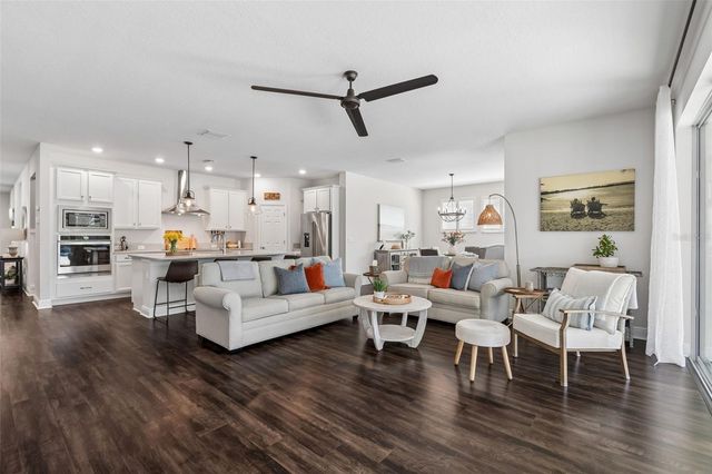 4910 LAKESHORE OAKS COURT, Tampa, FL 33624