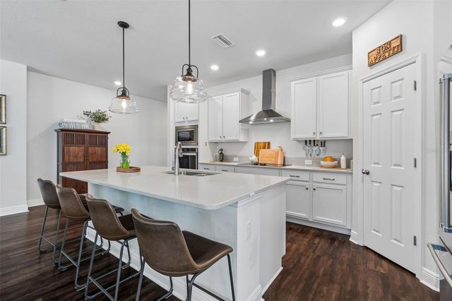 4910 LAKESHORE OAKS COURT, Tampa, FL 33624