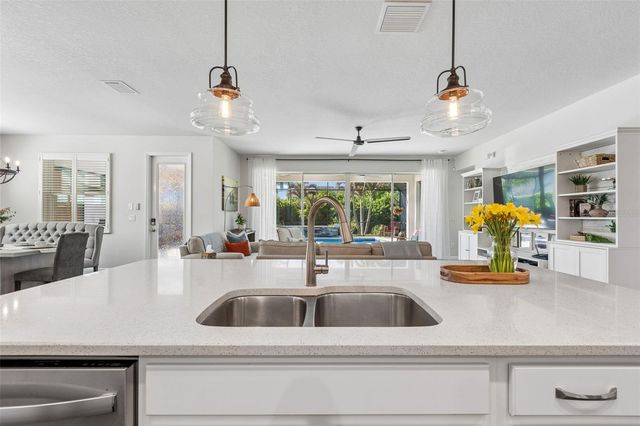 4910 LAKESHORE OAKS COURT, Tampa, FL 33624