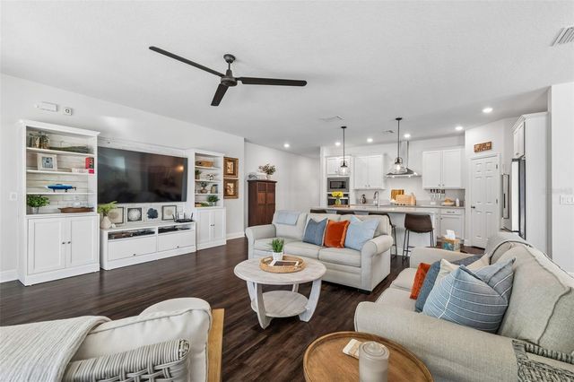 4910 LAKESHORE OAKS COURT, Tampa, FL 33624