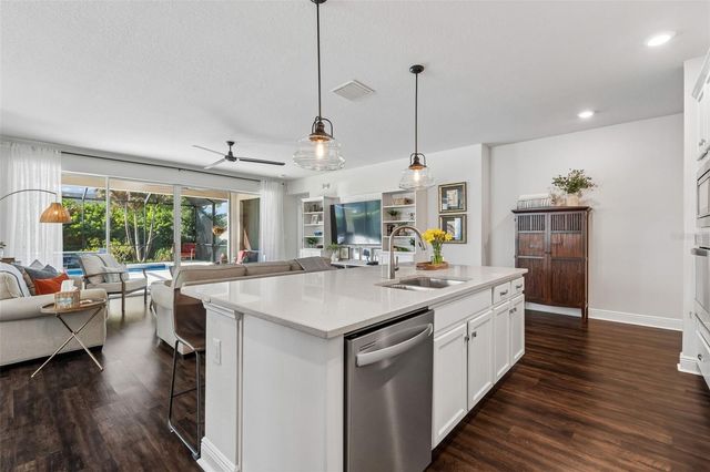 4910 LAKESHORE OAKS COURT, Tampa, FL 33624