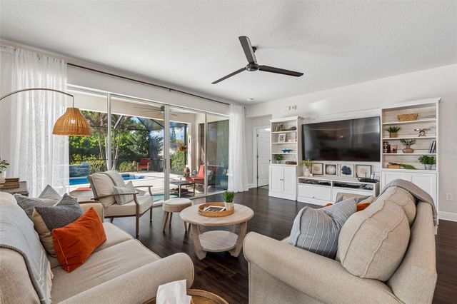 4910 LAKESHORE OAKS COURT, Tampa, FL 33624