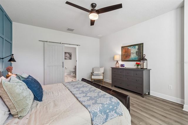 4910 LAKESHORE OAKS COURT, Tampa, FL 33624