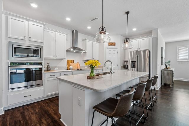 4910 LAKESHORE OAKS COURT, Tampa, FL 33624