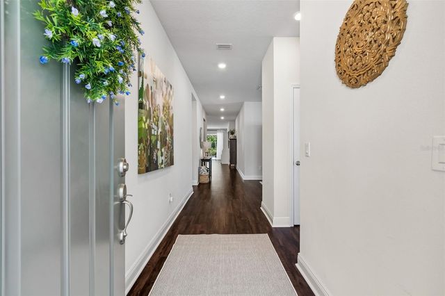 4910 LAKESHORE OAKS COURT, Tampa, FL 33624