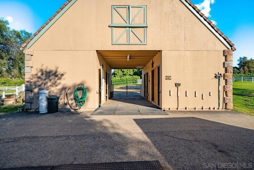 Image 53 of property listing at 1 Saddle Creek Rd, Fallbrook, CA 92028