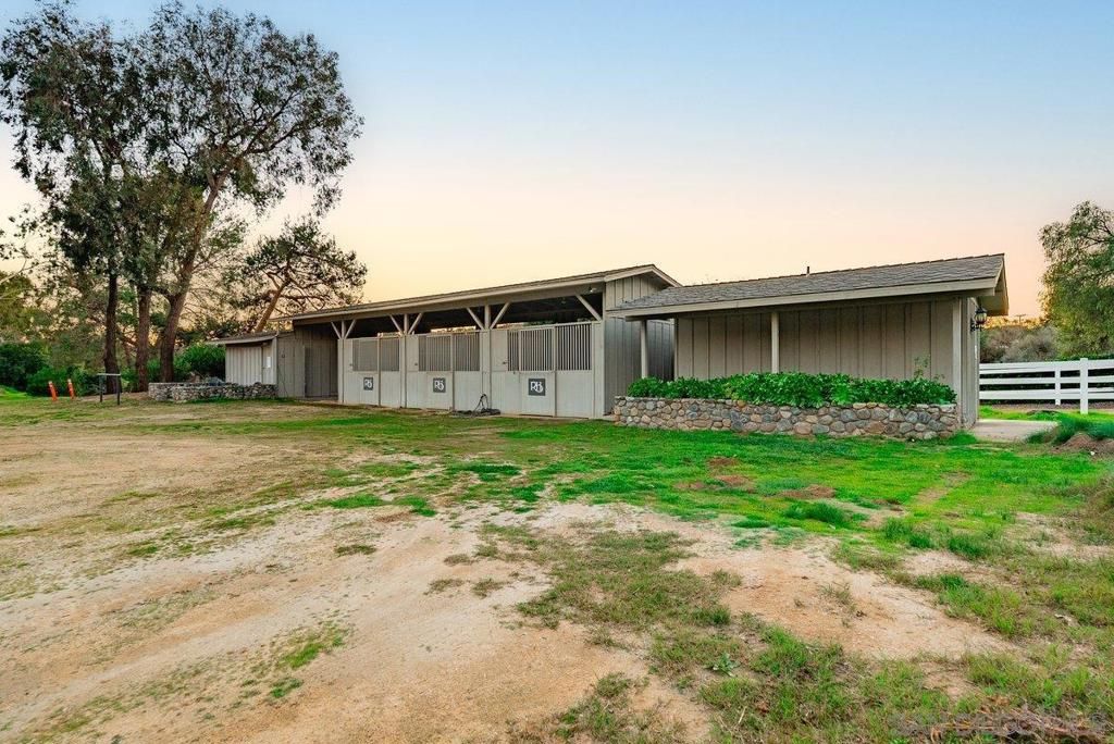 Image 71 of property listing at 1 Saddle Creek Rd, Fallbrook, CA 92028