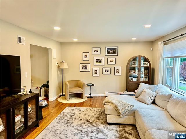 12 Maple Avenue B, Waldwick, NJ 07463