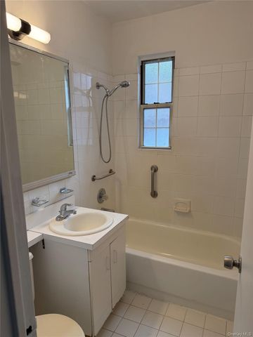 250 Central Avenue 119, Lawrence, NY 11559