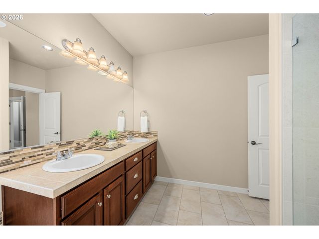102 Ne 64TH Ter, Hillsboro, OR 97124