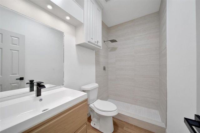 2 Wintergreen Trail, The Woodlands, TX 77382