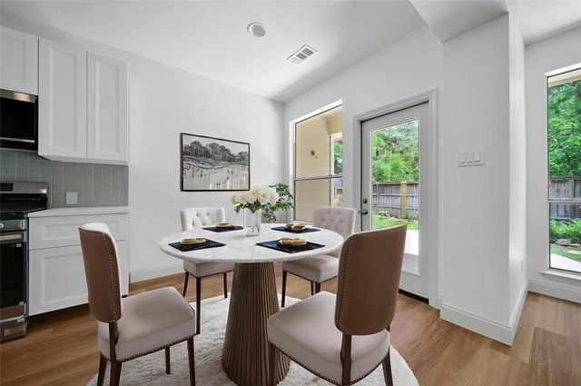 2 Wintergreen Trail, The Woodlands, TX 77382