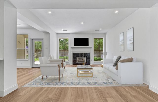 2 Wintergreen Trail, The Woodlands, TX 77382