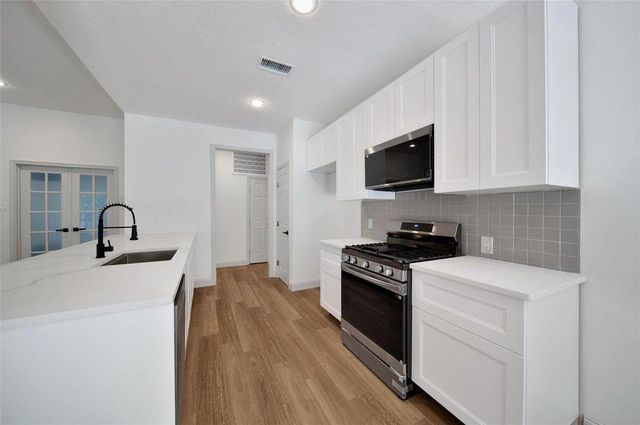 2 Wintergreen Trail, The Woodlands, TX 77382