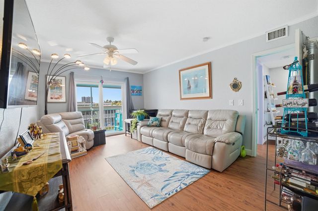 112 Doolen Court 302, North Palm Beach, FL 33408