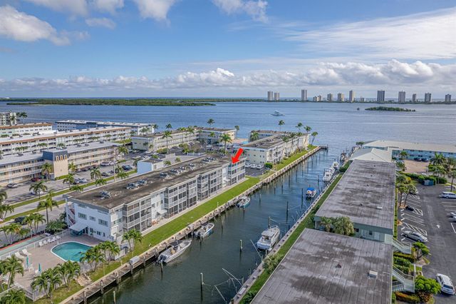 112 Doolen Court 302, North Palm Beach, FL 33408