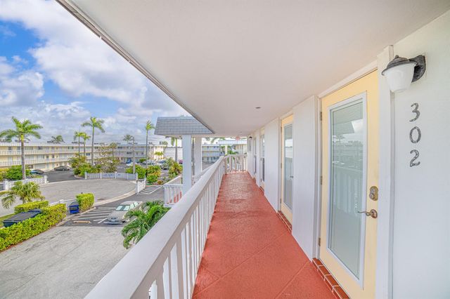 112 Doolen Court 302, North Palm Beach, FL 33408