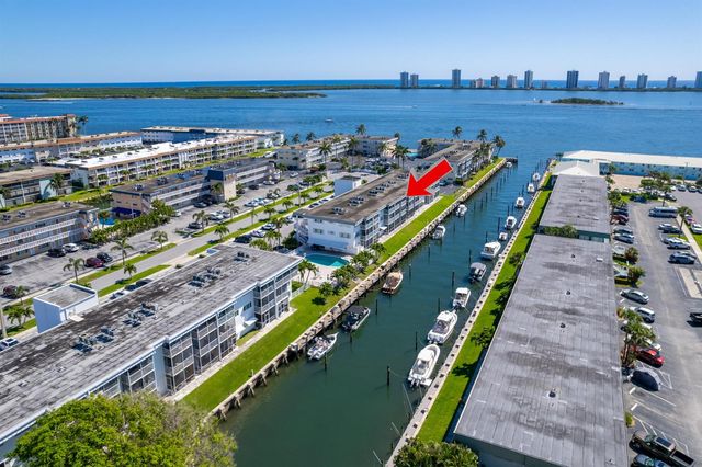 112 Doolen Court 302, North Palm Beach, FL 33408