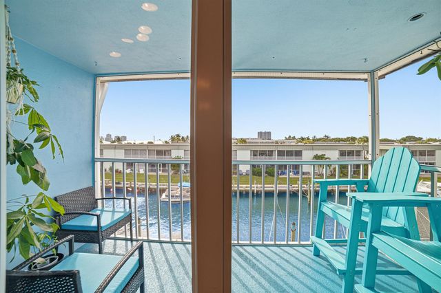 112 Doolen Court 302, North Palm Beach, FL 33408