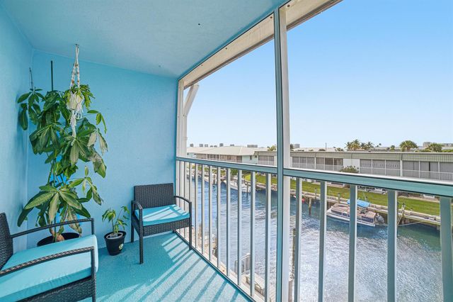 112 Doolen Court 302, North Palm Beach, FL 33408