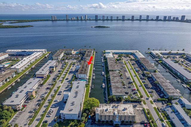 112 Doolen Court 302, North Palm Beach, FL 33408