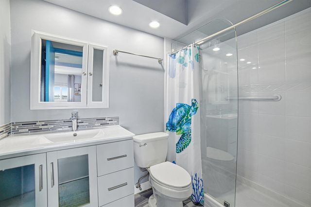 112 Doolen Court 302, North Palm Beach, FL 33408