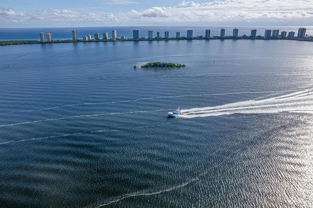 112 Doolen Court 302, North Palm Beach, FL 33408