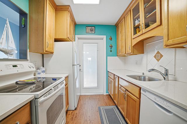 112 Doolen Court 302, North Palm Beach, FL 33408