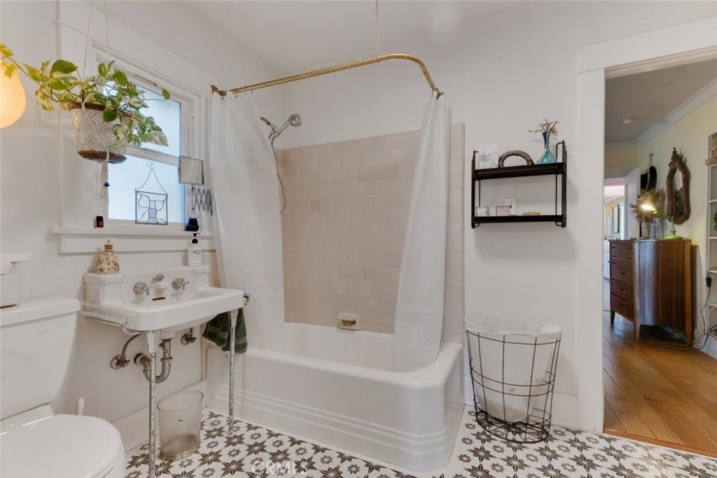 Image 18 of property listing at 5218 Mount Helena Avenue, Eagle Rock, CA 90041