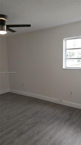 1975 NE 135th St 2H, North Miami, FL 33181