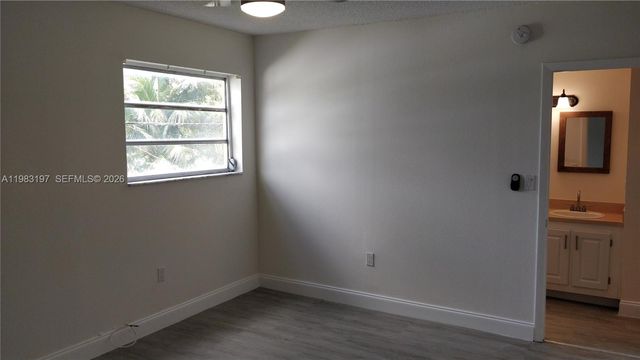 1975 NE 135th St 2H, North Miami, FL 33181