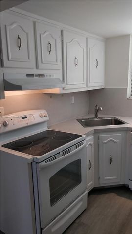 1975 NE 135th St 2H, North Miami, FL 33181