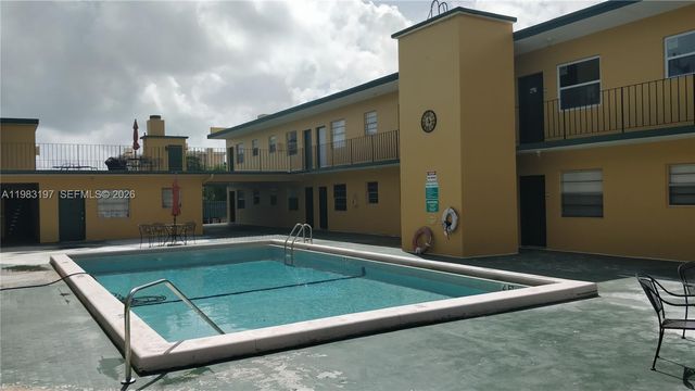 1975 NE 135th St 2H, North Miami, FL 33181