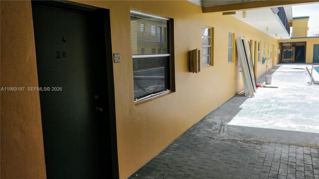 1975 NE 135th St 2H, North Miami, FL 33181