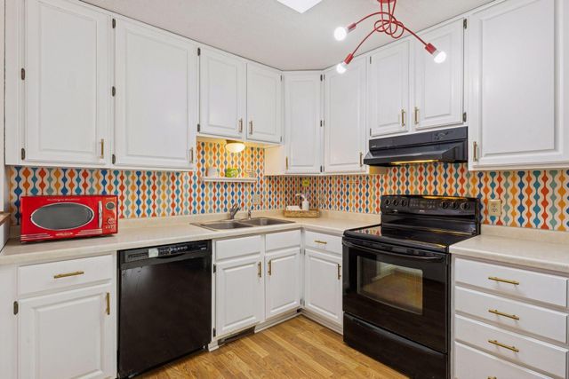 561 Dresden Drive, Chaska, MN 55318