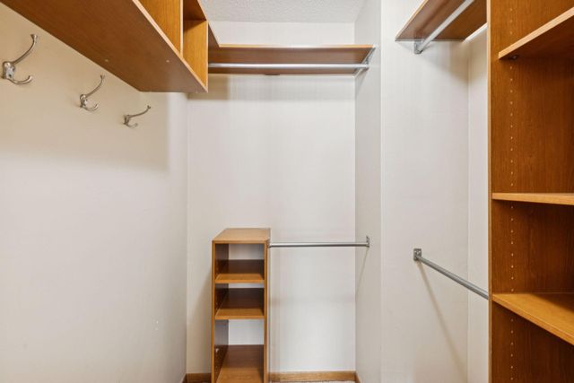 561 Dresden Drive, Chaska, MN 55318