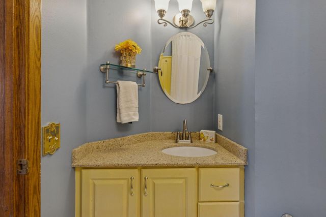 561 Dresden Drive, Chaska, MN 55318