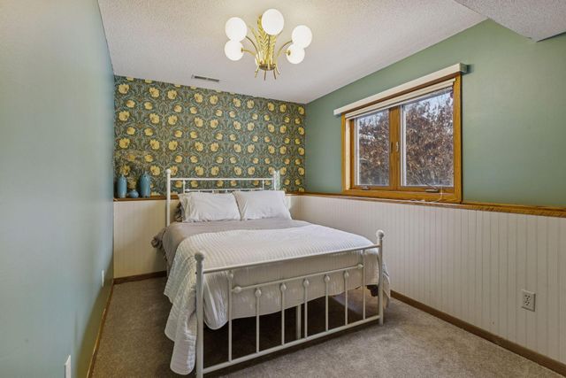 561 Dresden Drive, Chaska, MN 55318