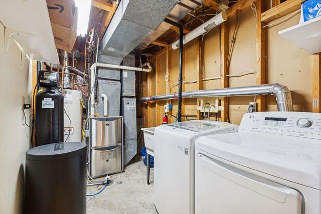 561 Dresden Drive, Chaska, MN 55318