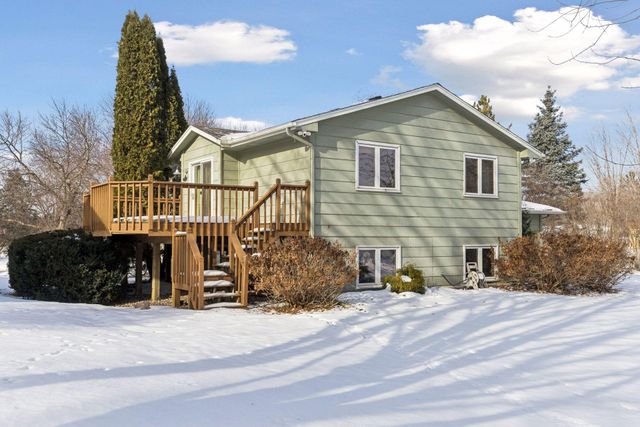 561 Dresden Drive, Chaska, MN 55318