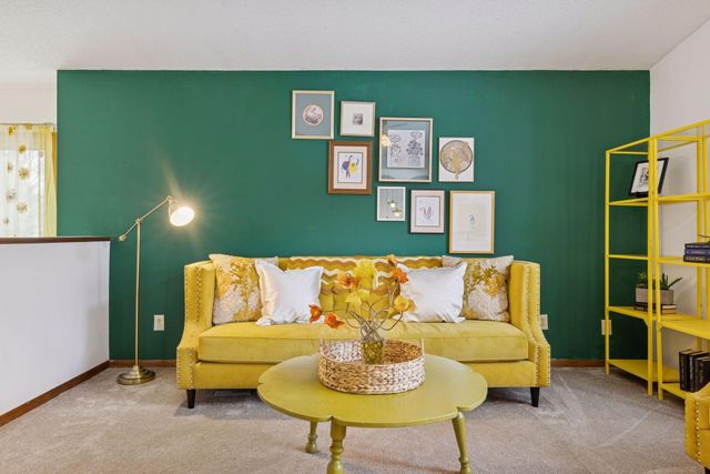 561 Dresden Drive, Chaska, MN 55318