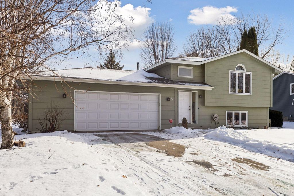 561 Dresden Drive, Chaska, MN 55318