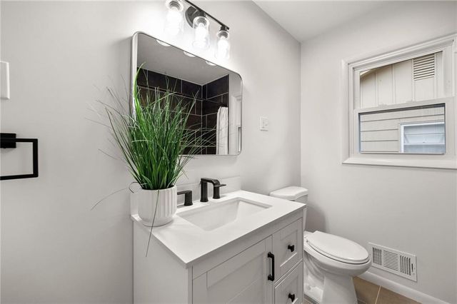 709 SW 7th Street, Lee's Summit, MO 64081