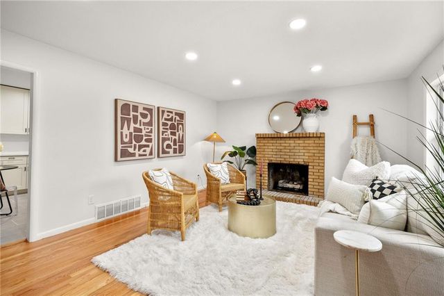 709 SW 7th Street, Lee's Summit, MO 64081