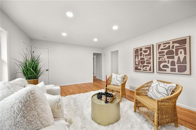 709 SW 7th Street, Lee's Summit, MO 64081