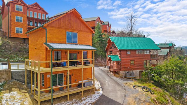 1219 Bird Nest Way, Sevierville, TN 37862