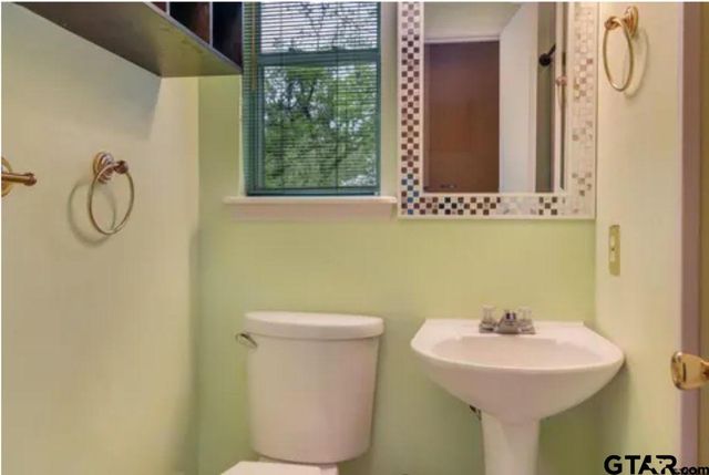 275 Wildwood Trail, Holly Lake Ranch, TX 75765