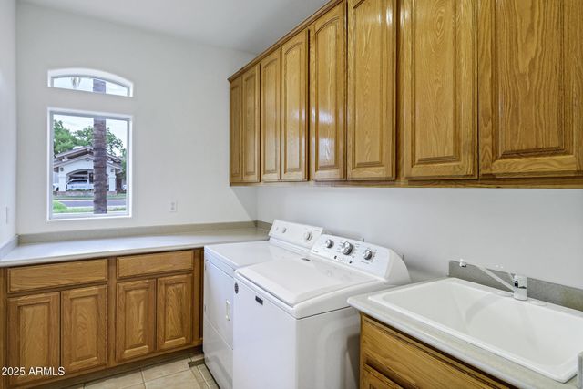 3819 E Ivyglen Street, Mesa, AZ 85205