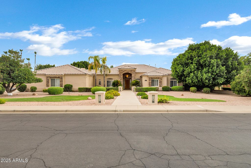 3819 E Ivyglen Street, Mesa, AZ 85205