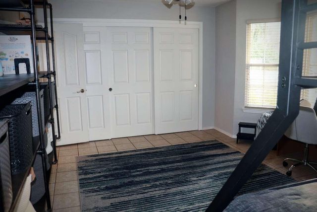 1022 N Crenshaw Court, Visalia, CA 93291